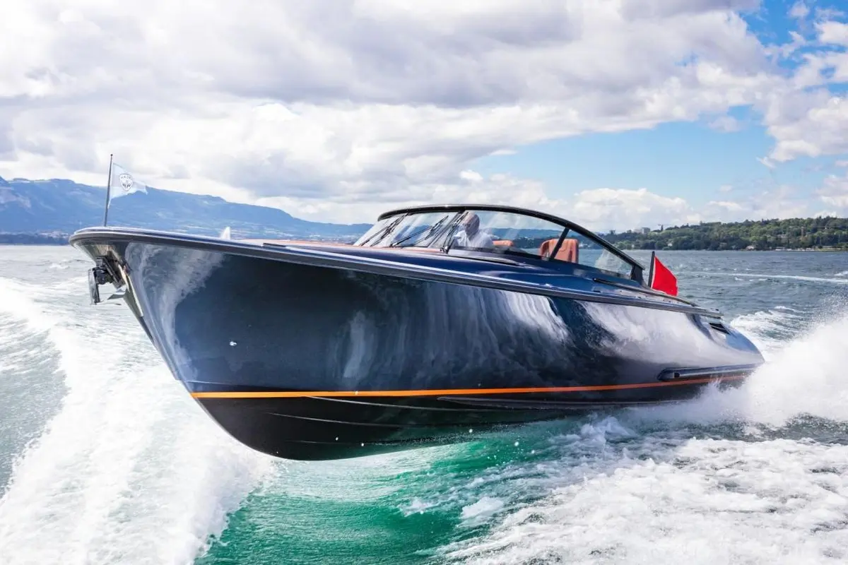 Wajer 38, salon — Monaco Lux Yachts, Monaco